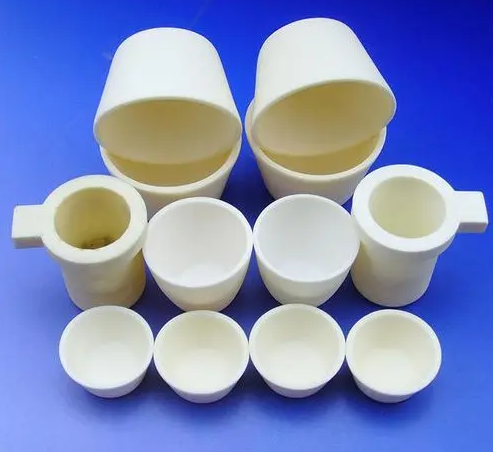 Corundum ceramics and alumina ceramics